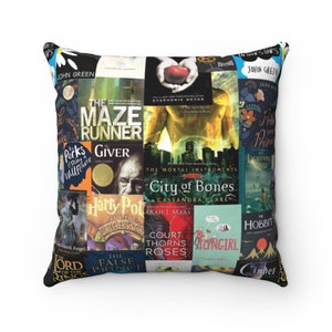 Customized pillow case for book lovers | personalized pillows for bookworms | bookish gifts | book lover gift | book inspired home décor