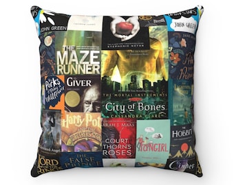 Customized pillow case for book lovers | personalized pillows for bookworms | bookish gifts | book lover gift | book inspired home décor