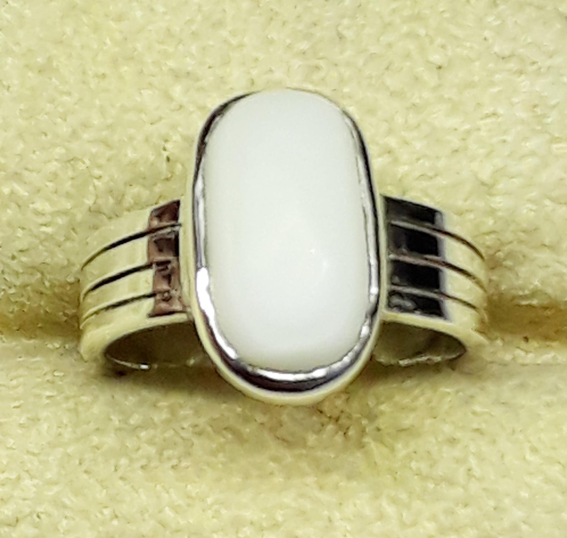 White Coral Cylinder Ring at Rs 350/piece | मूंगे की अंगूठी in New Delhi |  ID: 2852915242233
