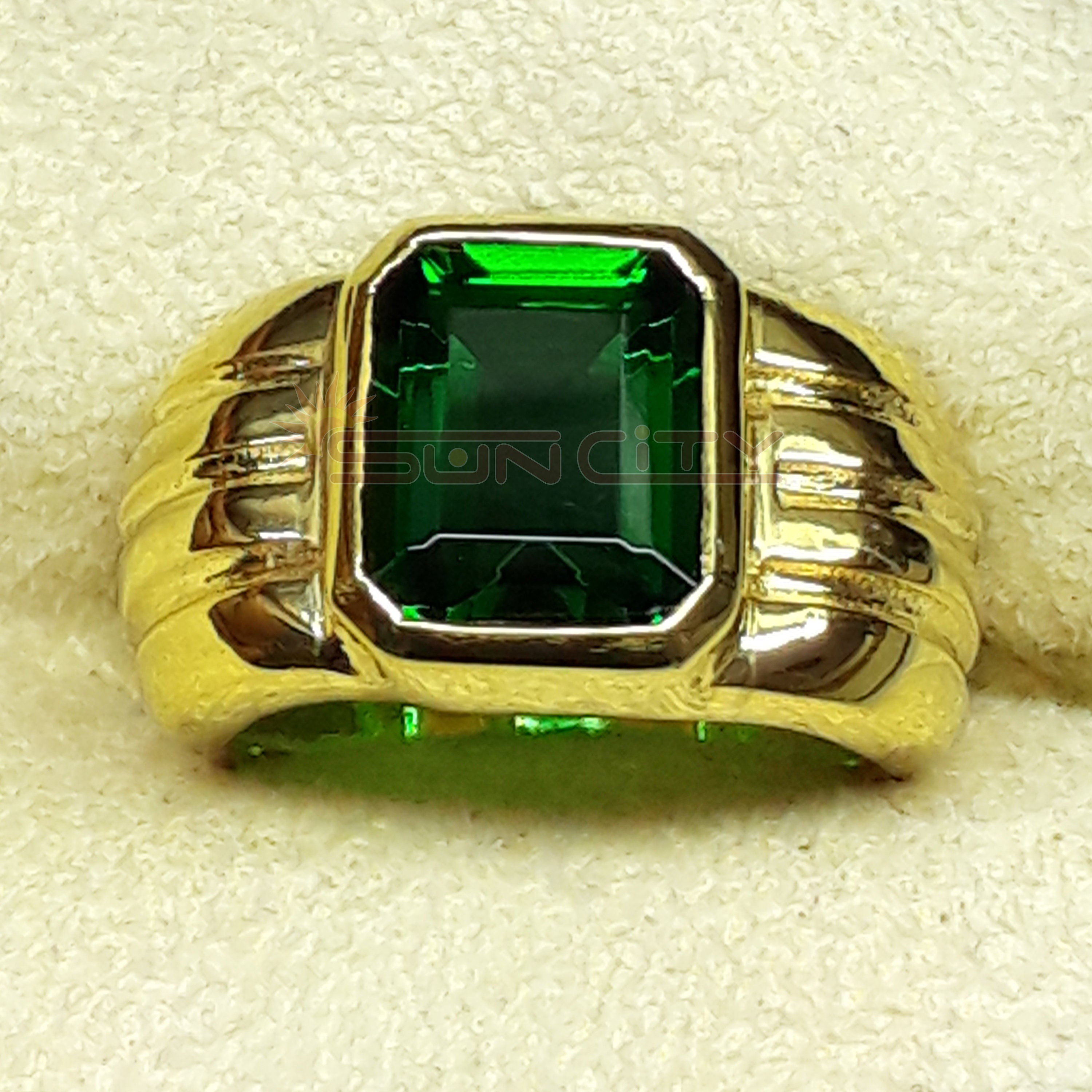 Antique Gold Finished Emerald Ring By PTJ – Punjabi Traditional Jewellery