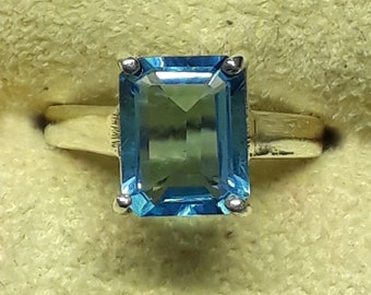 Anillo de topacio azul: Rectángulo radiante, anillo de promesa de plata esterlina maciza