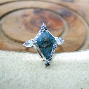 Moss Agate Kite Ring: Handmade 925 Sterling Silver Gemstone