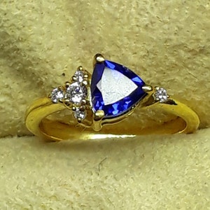 Anillo de tanzanita natural: plata de ley bañada en oro con corte trillón