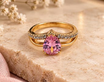 Ring mit rosafarbenem Saphir in 925er Sterlingsilber, vergoldeter Ring mit birnenförmigem Edelstein, Vintage-inspirierter Brautring, zartes Jahrestagsgeschenk für Sie