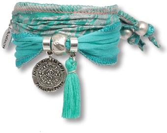 Wrap Bracelet Made from African Cotton Fabric with Small Hakuna Matata Coin | Turquoise Boho Ethno Lucky Bracelet | Little Mint Oase