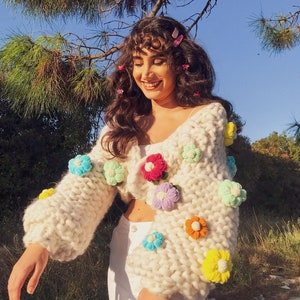 Funyarns, Daisy Knit Cardigan, 3D Daisy Cardigan, Pastel Daisy Cardigan, Floral Cardigan, Chunky Knit Floral Cardigan, Oversized Cardigan