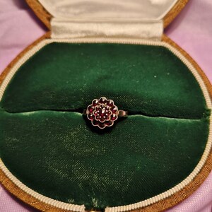 900s Silver Ring Bohemia Garnet Flower Shape ca. 50s