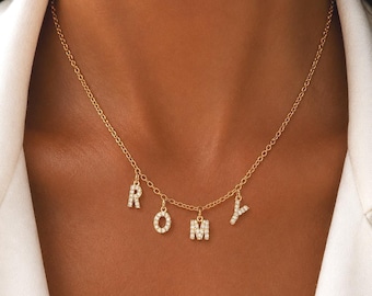 Collier personnalisé sur chaine fine dorée ou argentée,  collier lettres zircons, collier message, collier prénom