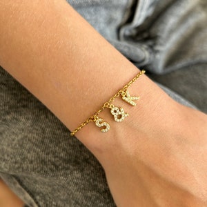 Pulsera personalizada en cadena fina de oro o plata, pulsera con letras de circonita, pulsera con alfabeto, pulsera con inicial, pulsera con mensaje