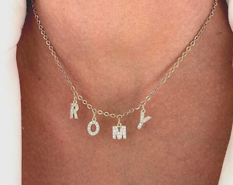 Collier personnalisé sur chaine fine dorée ou argentée,  collier lettres zircons, collier message, collier prénom