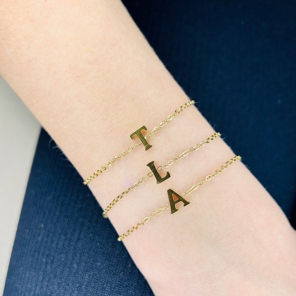 Bracelet initiale doré ou argenté en acier inoxydable sur chaine fine bracelets lettres