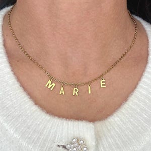 Collier personnalisé 100% acier inoxydable sur chaine fine dorée ou argentée, collier prénom, message, collier alphabet, collier initiale.