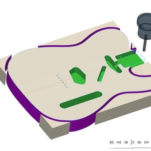 Könnte beinhalten: Ein 3D-Rendering eines Gitarrenkorpus im Herstellungsprozess. Der Korpus ist hellbeige mit lila Umrandung und grünen Ausschnitten. Ein Bohrer ist über dem Korpus positioniert. Der Text auf der linken Seite des Bildes lautet "Setup1", "09:37 Pocket", "00:44 Drill (Deep d...", "00:10 Drill (Deep d..." und "05:45 2D Contour".