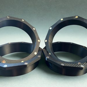 150mm magnetic duct connector ring for HVAC systems, CNC machine enclosures, and woodworking dust collection setups. Quick connect design with embedded magnets allows easy installation and duct changes without clamps or screws. Available in black ABS or white PETG, printed solid for high durability and long-term use.