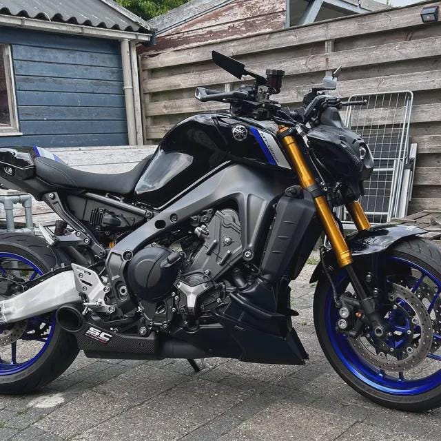 ヤマハ MT09 70 mm ヘッドライト ローダウン キット – 2021、2022