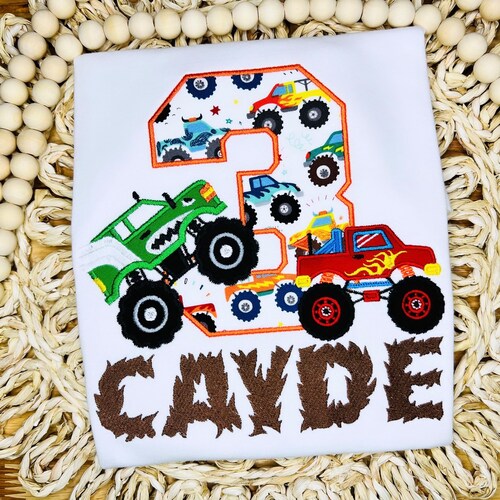 Camiseta de Monster Truck, camiseta de cumpleaños de Monster Truck, Monster Truck Climbing Dirt, Monster Truck, camiseta de cumpleaños bordada., Cualquier edad, Verde