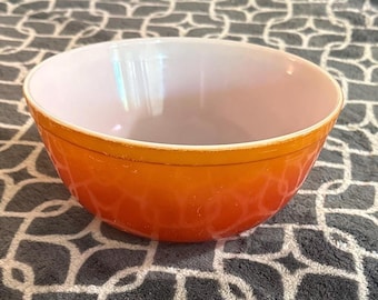 Pyrex 403 “Flameglo” 2.5 qt Mixing Bowl