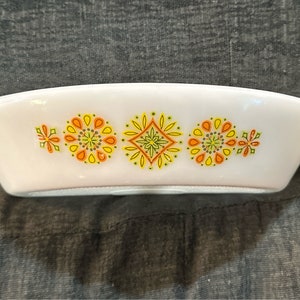 Unmarked Glasbake divided casserole/snack dish