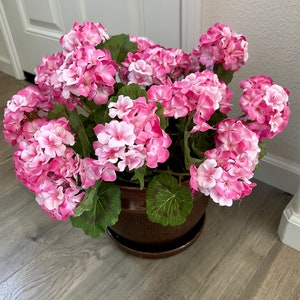GERANIUMS 18H Tall Red, White or Pink UV Protected Artificial Flower Arrangement Outdoor Patio Porch Entryway Decor Mother's Day Gift image 7