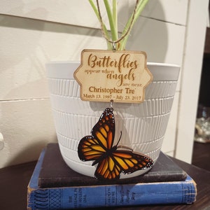 Adorno conmemorativo personalizado hecho a mano con la imagen de la mariposa monarca “Las mariposas aparecen cuando los ángeles están cerca”
