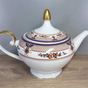 Tirschenreuth Trianon Alhambra teapot with lid