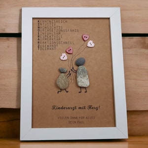 Imagem de pedra como agradecimento ao pediatra / pediatra / consultório com coração feito à mão com seixos, botões Pebble Art personalizáveis