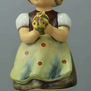 Goebel Hummel Figur 257/0 Fürs Mütterchen For Mother Höhe ca. 13 cm