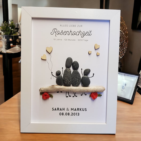 Besonderes Geschenk Familienbild zur Rosenhochzeit / 10. Hochzeitstag handgemachtes Steinbild Kieselsteinen personalisierbar Treibholz