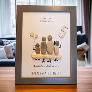 Family picture gift for wooden wedding / 5th wedding anniversary handmade stone picture made of pebbles gift idea personalizable picture