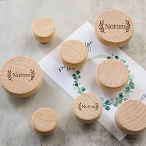Pomelli per cassetti in legno tondo, maniglie per mobili, cassettiere, armadi, camerette, maniglie per cassetti personalizzate con incisione.
