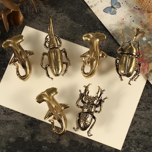 Hai Messing Schubladenknäufe Schubladenknäufe Vogel Käfer Griffe hammerhai Schubladenknäufe marine Möbelknäufe antike Küchenknäufe