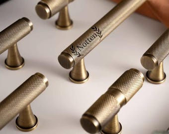 Poignées d'armoires en laiton massif antique, poignée de tiroir en laiton doré, poignées de poignées de matériel de garde-robe gravées sur mesure