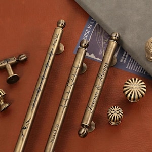 Poignées de tiroirs antiques gravées sur mesure/poignées de boutons d'armoire en laiton antique/boutons de quincaillerie d'armoire moderne/poignées de poignées de cuisine