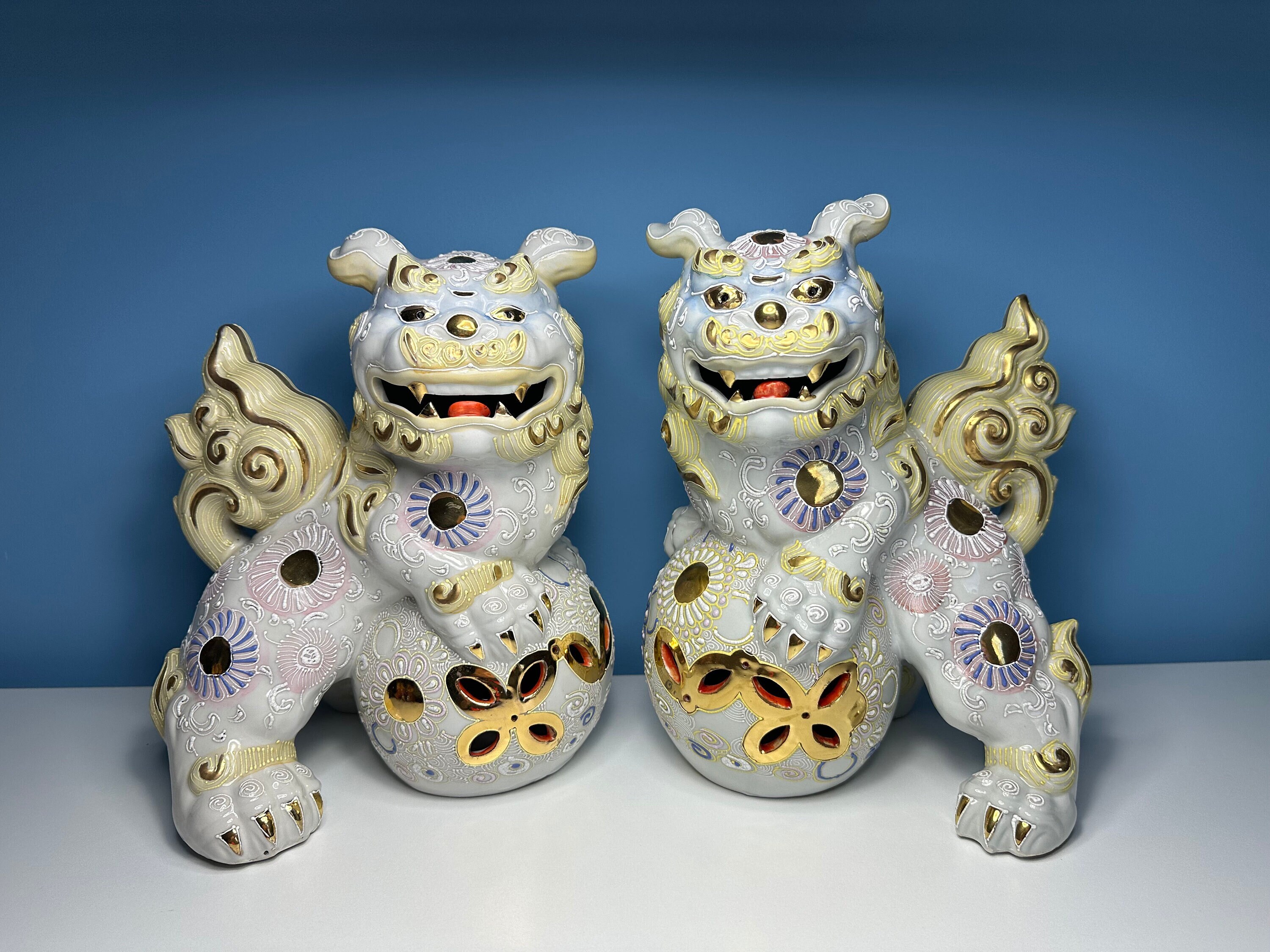 Foo Dogs - Japanese White and Gold Shishi Lions With Gold Accents