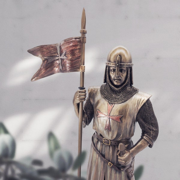 Figurine de chevalier croisé tenant le drapeau 12 pouces, statue décorative décorative peinte à la main en bronze et colorée