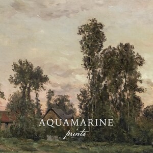 Puede incluir: Una pintura de paisaje de estilo antiguo que representa una puesta de sol sobre un campo con &aacute;rboles y una peque&ntilde;a casa. El texto "AQUAMARINE prints" se muestra en la parte inferior central de la imagen. La paleta de colores incluye verdes, marrones y amarillos suaves.