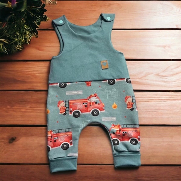 Baby Strampler mit Feuerwehr Motiv und Tieren