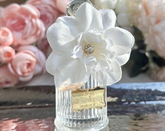 Favors Bottle Personolized Empty with White Fower Detail,  For Guest In Bulk, Scent Bottle ; Wedding, Babyshower, Baptism Favours