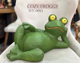 Sapo aconchegante (16,55 polegadas, estátua de sapo, escultura artesanal, decoração artesanal, decoração de jardim) Mukemel Designs -BTC0093