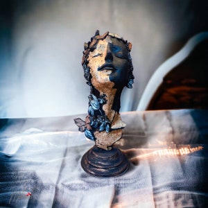 Butterfly Girl Statue ( Figure Decorative Object and Figurine Table Decoration Living Room ) - Mukemel original designs BTC0153 b