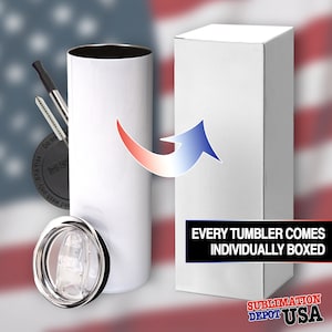 Puede incluir: Un vaso blanco en blanco para sublimaci&oacute;n con una tapa negra y una pajita. El vaso est&aacute; en una caja blanca con el texto "EVERY TUMBLER COMES INDIVIDUALLY BOXED" y "SUBLIMATION DEPOT USA".