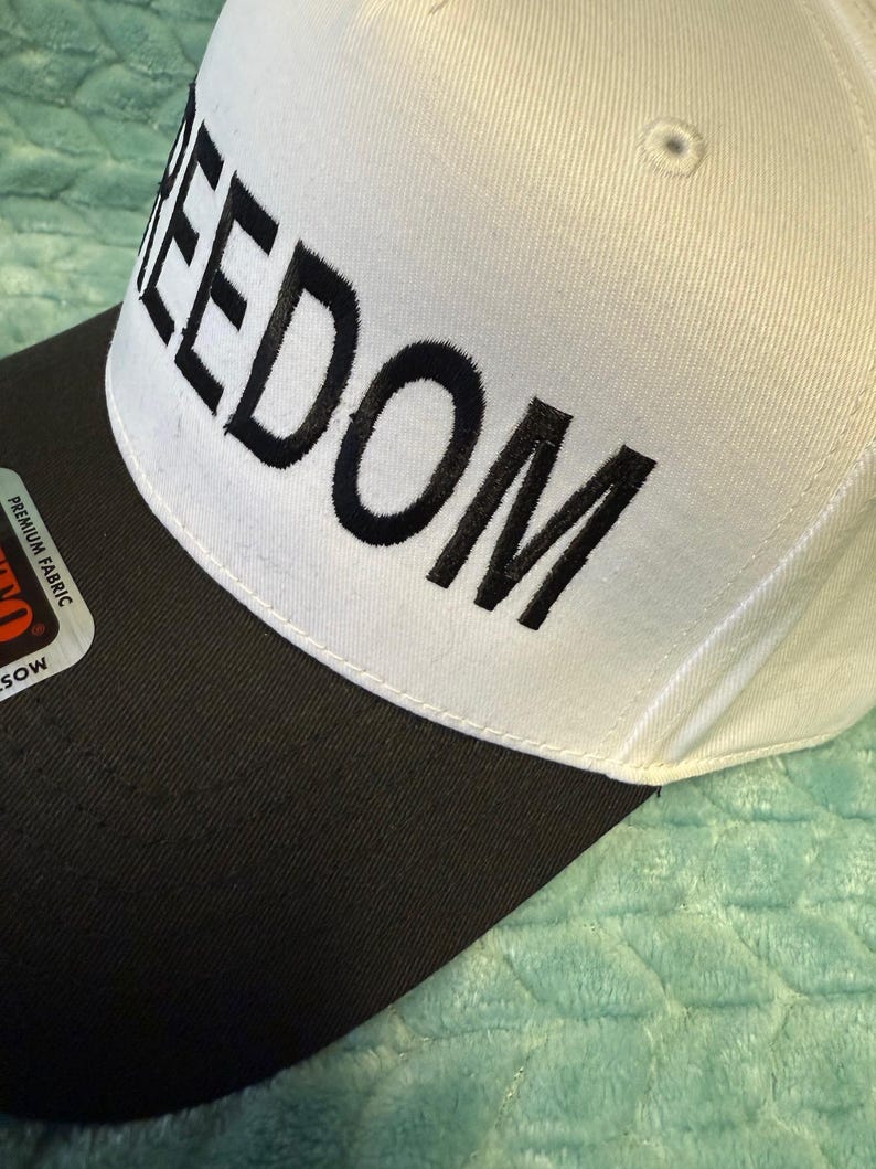 Gorra de camionero bordada Freedom / Gorra patriótica Snapback / Charlie Kirk Black/White