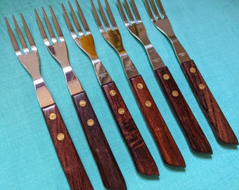 Set of 6 teak-handled dessert forks, boxed and in good condition