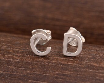 Pendientes de plata de ley con iniciales: modernos pendientes con letras