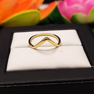 Dainty Chevron Ring, V Shape Ring, Dainty Ring, Curved Ring, V Gold Ring, Handmade Jewelry, Simple Midi Ring, Unique Jewelry,Minimalist Ring