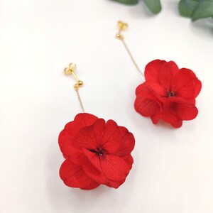Dangling earrings in  stabilized hydrangea flowers CERISE