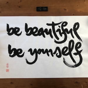 Sii bello, sii te stesso / Calligrafia buddista zen / Citazione di Thich Nhat Hanh / Carta da parati poster / Oggetto unico fatto a mano / Arte minimalista