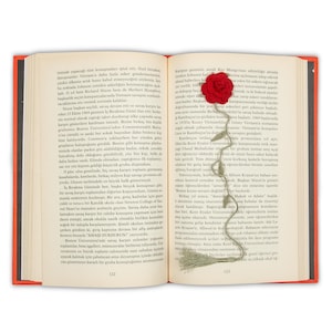 Micro crochet Rose Flower Bookmark, Handmade Floral gift for Book Lovers