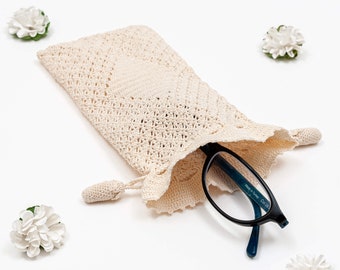 Crochet Eyeglass Pouch With Rhombus Motif Body, Lace Trim, Acorn Shaped Tassels, Drawstring Style Case. Crochet Handmade Pouch