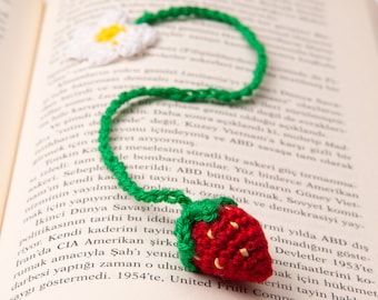 Crochet Strawberry Bookmark With Daisy Flower, Gift Idea For Reading Lovers , Accessory for Bookworms, Book Accessory, Bag Hangings